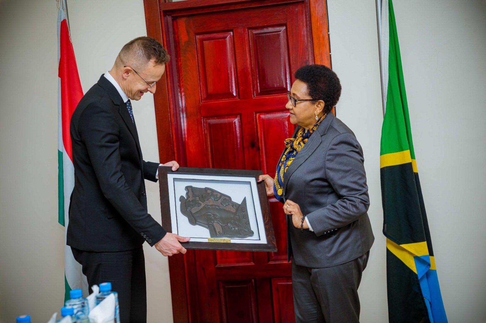  P&eacute;ter Szijj&aacute;rt&oacute;