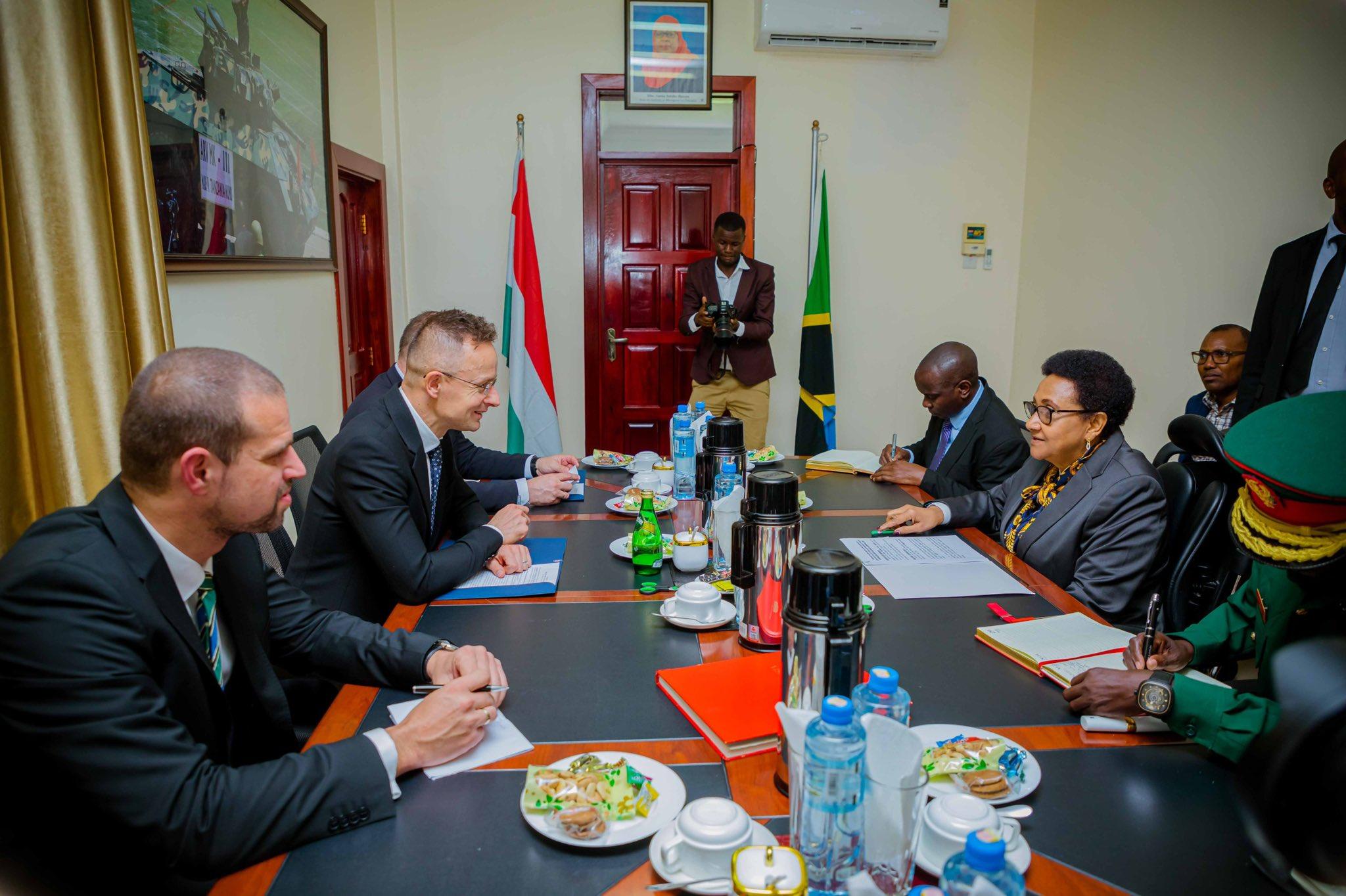  P&eacute;ter Szijj&aacute;rt&oacute;