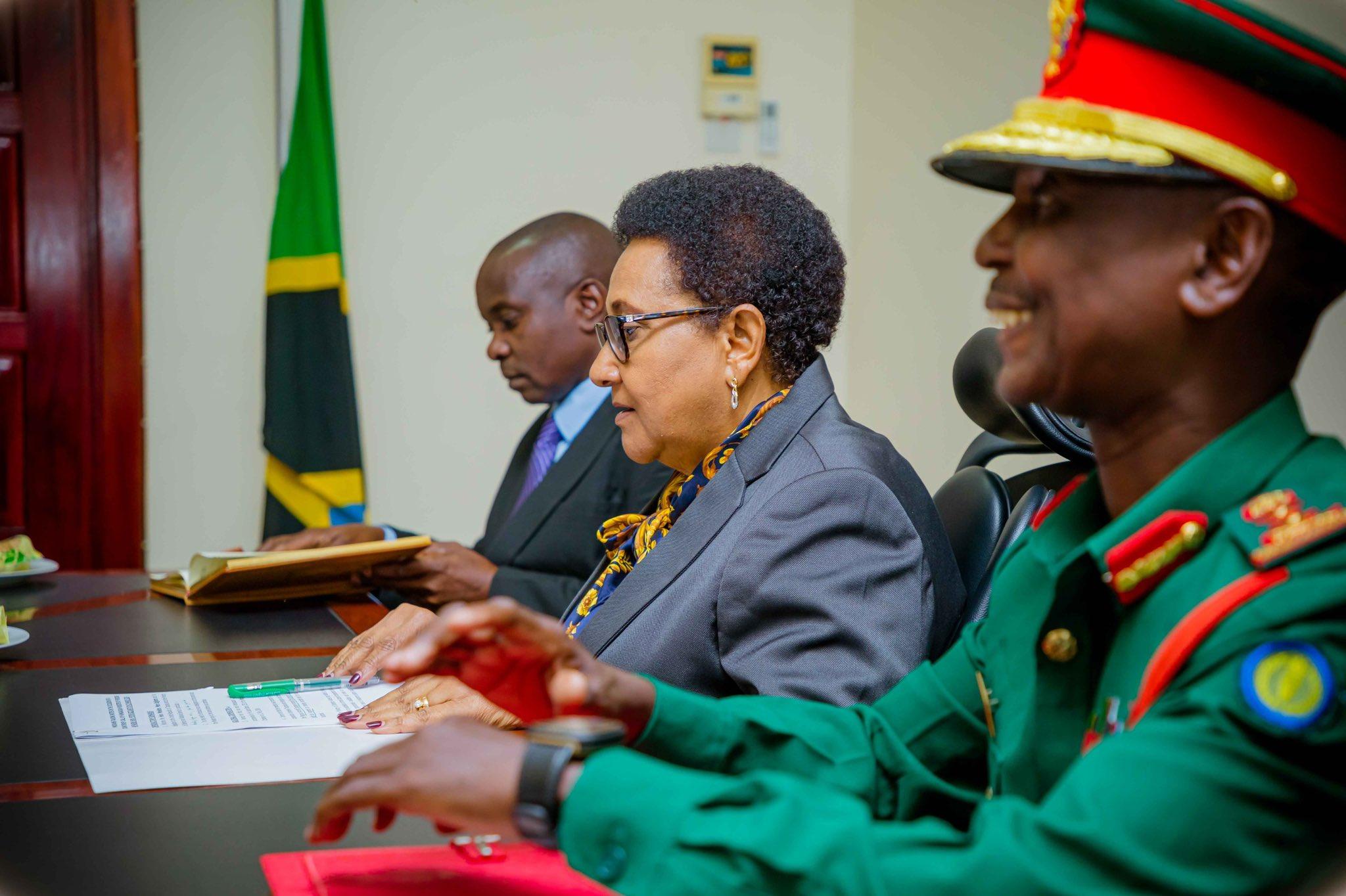  P&eacute;ter Szijj&aacute;rt&oacute;